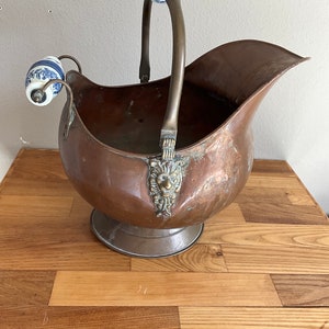 Vintage Large Copper Scuttle With Double Porcelain Handles - Lion Ornate