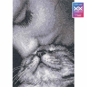 Puede incluir: Un patrón de punto de cruz en blanco y negro de la cara de una mujer con los ojos cerrados y la cara de un gato con los ojos cerrados. El gato está acurrucado contra la cara de la mujer.