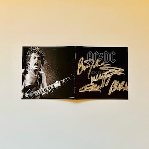 ACDC Rückseite in Schwarz CD Hülle autogrammiert