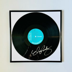 Elvis Presley signierte Schallplatte mit schwarzem Bilderrahmen