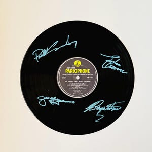 The Beatles Sgt Peppers Signed Vinyl Record Unframed