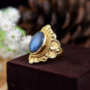 Boho Labradorite Brass Ring: Handmade Oval Gemstone