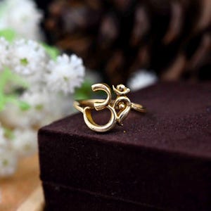Solid Gold Om Ring, Yoga Ring, Ohm Jewelry, Yogini Ring, Spiritual Symbol Ring, Minimalistic Spirit Ring, Yoga Teacher Gift, Dainty Ring