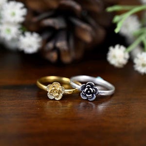 Bague fleur en or, bague fleur, bague fleur faite main, bague fleur en or, bague minimaliste, bague en or, bague délicate, bague florale en or