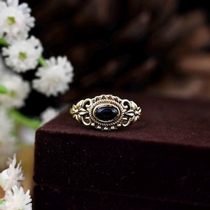 Black Obsidian Ring, Dainty Gold Ring, Black Stone Ring, Gold Band Ring, Flower Ring, Everyday Gold Ring, Women Jewelry, Mother&#39;s Gift