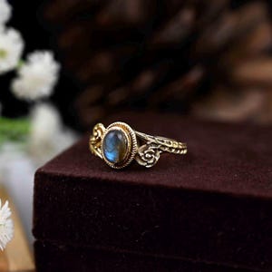 Dainty Labradorite Flower Ring, Minimalist Ring, Gold Ring For Women, Gold Leaf Flower Ring,Dainty Minimalist, Midi Ring