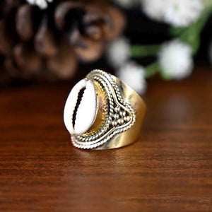 Natural Cowrie Shell ring, Summer Ring, Cowry Kauri Shell, Authentic Ring, minimalist ring, Open ocean Ethnic Ring, Boho ring, gift for her