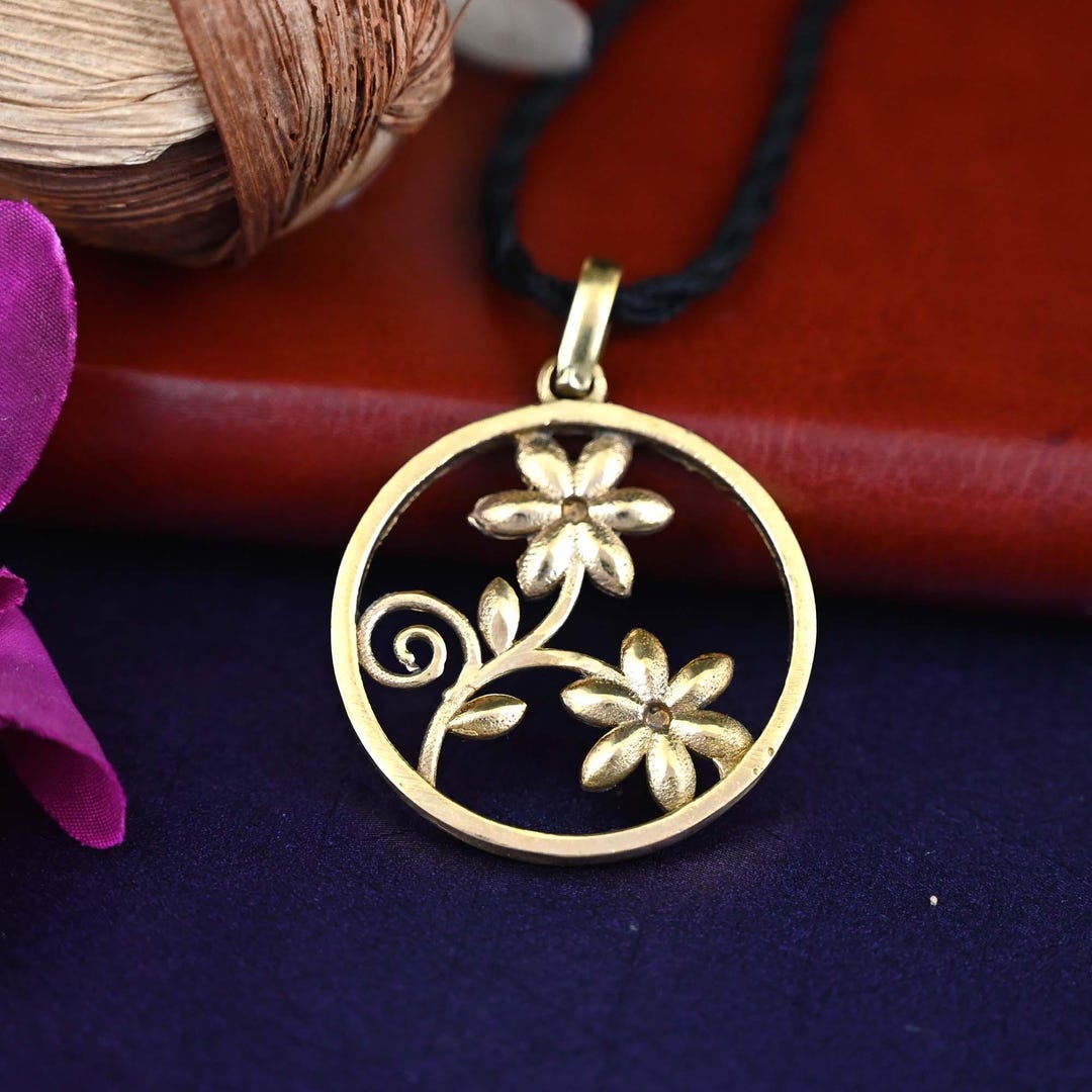 Gold Lily Flower Bouquet Pendant Necklace - Etsy
