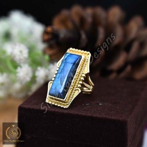 Large Labradorite Ring, Rings for Women, Boho Ring, Solid Gold Brass Ring, Labradorite Gemstone Ring, Gift For Her, Big Stone Ring