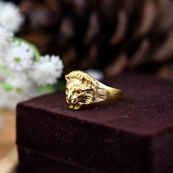 Anello Leone in ottone dorato: anello con scritta zodiacale gotica