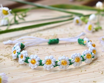 Bellis • Makramee Blumenarmband mit Perlen • Armband geflochten • Bellis Berlin