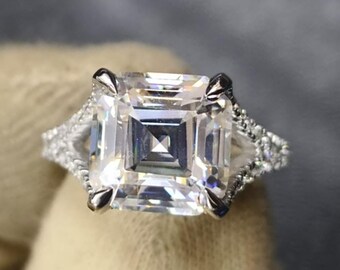 Anillo de compromiso de moissanita de corte Asscher de 4,55 quilates: banda dividida de oro macizo