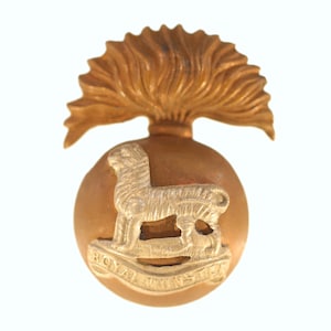 British Army WWI Royal Munster Fusiliers Regiment cap badge-pin bent on rear-Weight 10.8g-FREE postage