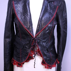 Veste courte noire vintage en cuir souple italienne faite main pour dames - Vers les années 2000 - Taille 42-US 4/6-UK 8/10-EU 36/38-Poids 785 g-Frais de port gratuit