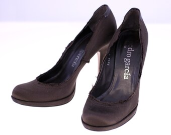 Pedro Garcia &#39;Vera&#39; ladies brown satin pumps-EU 40/UK 7-NEW-11.5cm heel-circa 00s-Weight 890g /over 1Kg packed-free postage