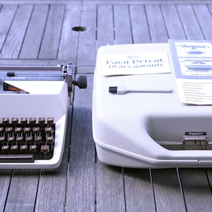 Macchina da scrivere Facit Privat circa anni '70 con custodia originale - necessita di pulizia/manutenzione - Peso 8,6 kg - Spedizione GRATUITA in Europa