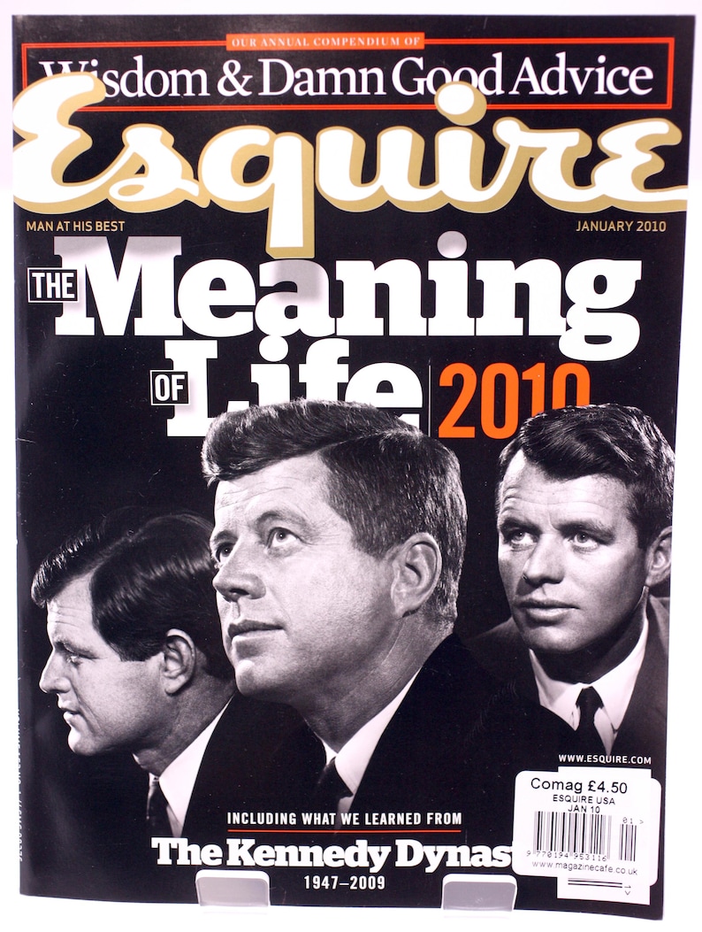 Puede incluir: Portada de la revista Esquire con tres retratos en blanco y negro de hombres, titulada "The Meaning of Life 2010". La portada incluye el texto "Wisdom & Damn Good Advice" y "The Kennedy Dynas 1947-2009."