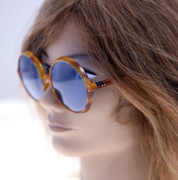 Vintage Ladies Oversized French Sunglasses-circa 1970s  display picture 1