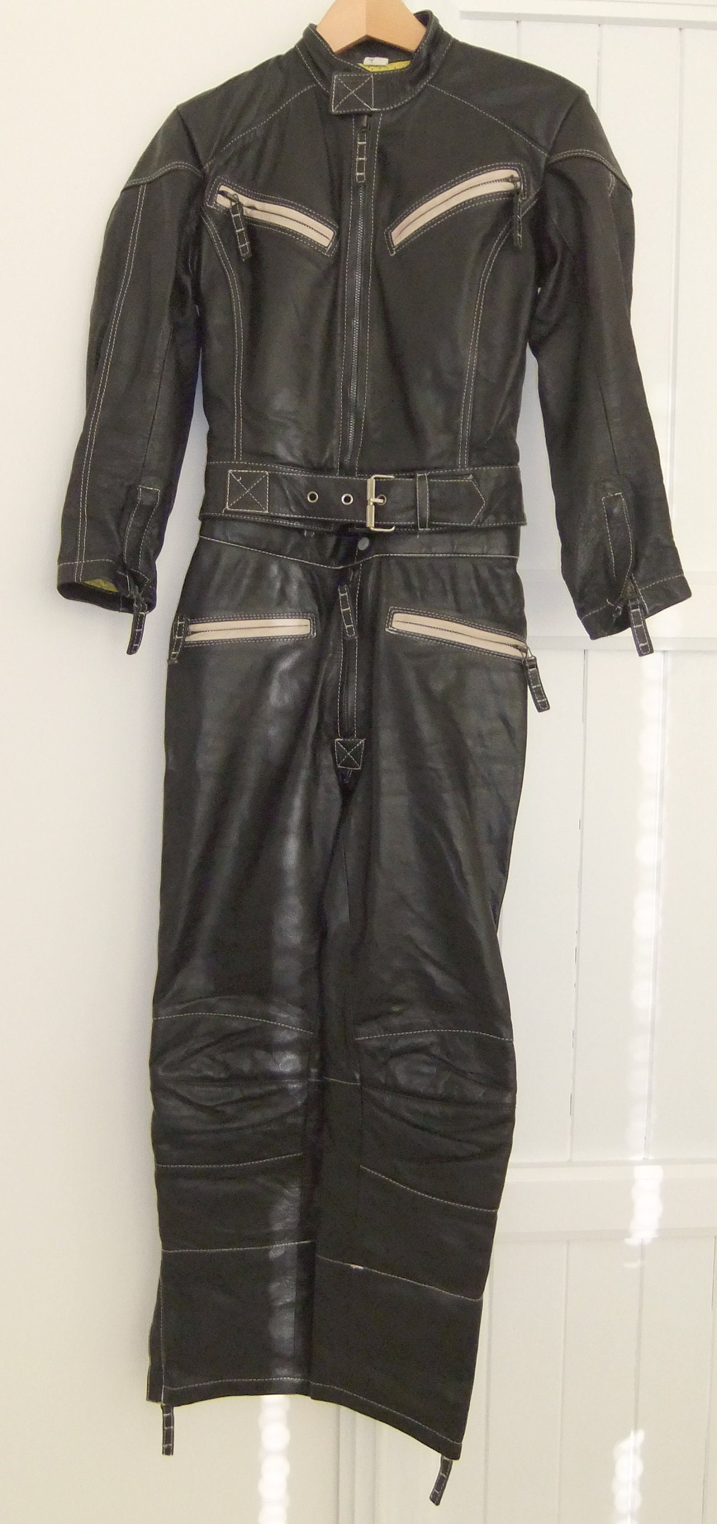 JetSet Ski ladies vintage leather motorcycle suit-Jacket and pants-Size 0 / XXS (Weight: 2.2Kg) - FREE postage