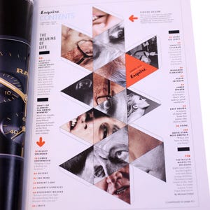 Puede incluir: La edici&oacute;n de enero de 2013 de la revista Esquire, con una p&aacute;gina de contenido que presenta un dise&ntilde;o geom&eacute;trico de rostros. La portada muestra un reloj y el t&iacute;tulo de la revista. Los art&iacute;culos cubren la vida, los ganadores de premios y entrevistas.