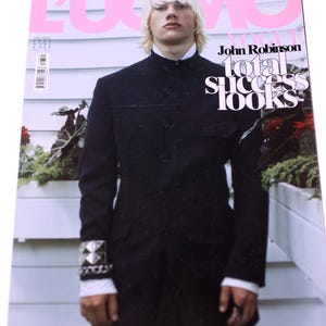 Revista masculina L&#39;Uomo Vogue Italia - N.º 342 - Julio/Agosto 2003 - Portada de John Robinson - Edición italiana - Peso 956 g - Envío gratuito