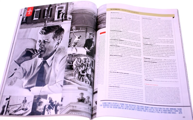Puede incluir: Una revista abierta con fotograf&iacute;as y texto en blanco y negro. La p&aacute;gina izquierda muestra un collage de im&aacute;genes, incluido un retrato de un hombre fumando y otras escenas hist&oacute;ricas. La p&aacute;gina derecha contiene columnas de texto. El tema es hist&oacute;rico.