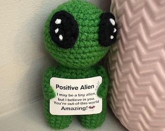 Handmade Cute Crochet Green Positive Alien Emotional Support Wellbeing Keepsake Gift Desk Office Decoration Home Decor Amigurumi