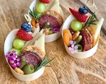 Vleeswaren Voorgerecht Bamboe bekers en tandenstokers voor graastafel Voedseldisplay Snackbekers Gunsten Verzorgde evenementen Buffetten Feestsnacks