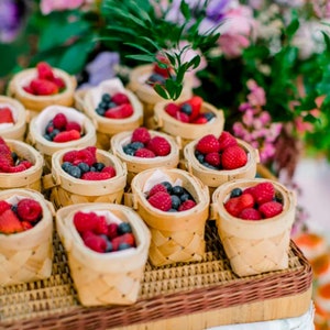 Individual Fruit Berry Basket Favor Tiny Wooden Picnic Basket Catering Display Wedding Favor Bridal Shower Food Fresh Framers Market Display