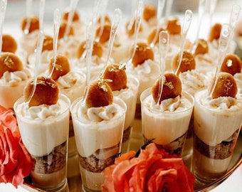 Plastic Dessert Parfait Favor Cups with Mini Spoons Appetizer Cups for Party Mini Dessert Cups Clear Plastic Cup Dessert Display Shooter