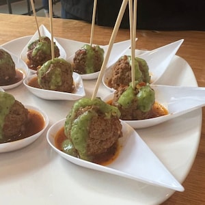 Tear Drop Asiatische Löffel Mini Tasse Vorspeisen mit Gabeln für Hors D&#39;oeuvres Desserts Vorspeisen