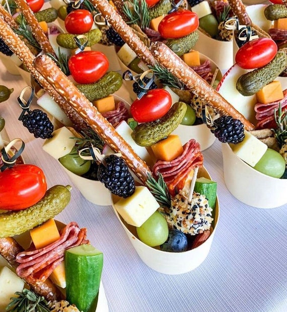 Stuzzicadenti in bambù con nodo fantasia per antipasti, bastoncini lunghi 15,2 cm per alimenti, 100 spiedini fatti a mano per bevande – Robusto contorno cocktail – Accessori per feste per panini