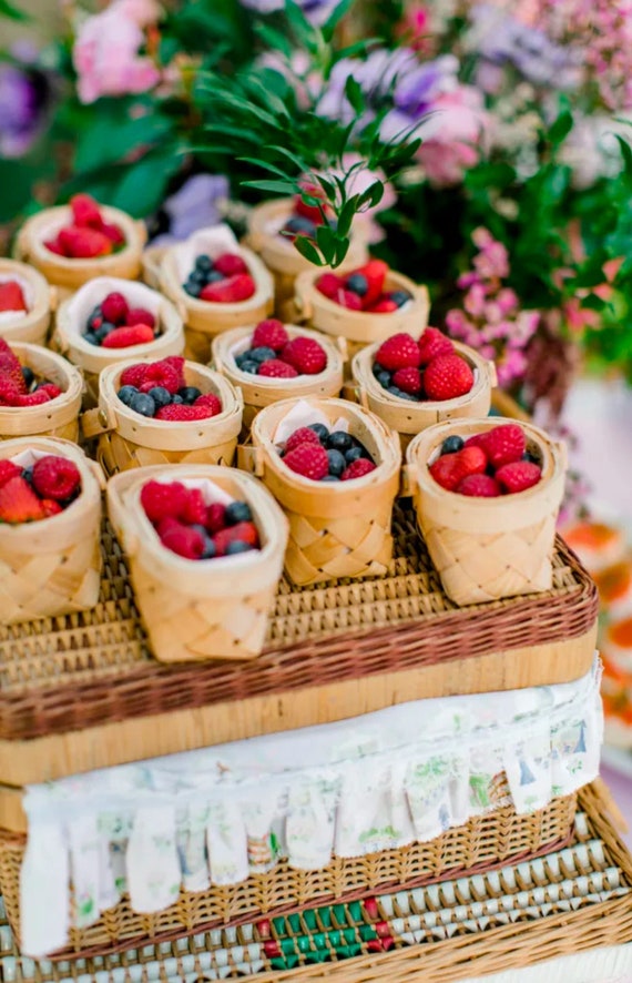 Individual Fruit Berry Basket Favor Tiny Wooden Picnic Basket Catering Display Wedding Favor Bridal Shower Food Fresh Framers Market Display