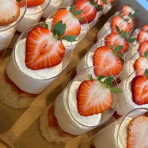 Plastic Dessert Parfait Favor Cups With Mini Spoons Appetizer Cups for Party Mini Dessert Cups ...