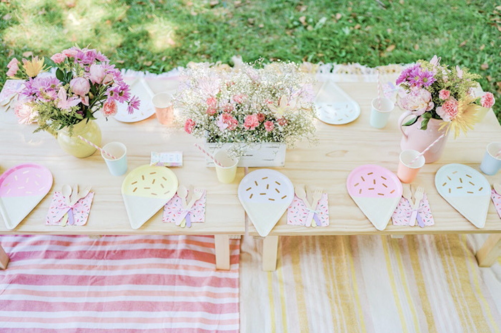 Cute Mouse Birthday Party Supplies - 16 Plates, 20 Napkins, Tablecloth, Decorations - View #10