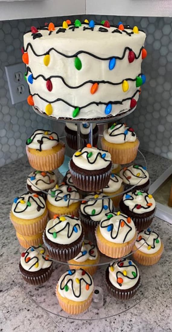 カップケーキとケーキスタンド 6、5、または4段 大型カップケーキ