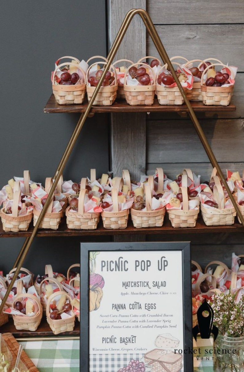 Individual Fruit Berry Basket Favor Tiny Wooden Picnic Basket Catering Display Wedding Favor Bridal Shower Food Fresh Framers Market Display