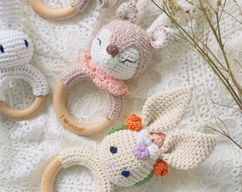 Gehaakte babyrammelaar, houten bijtring, konijn, olifant, koala