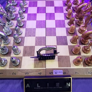 Predator vs alien chess set - Etsy 日本
