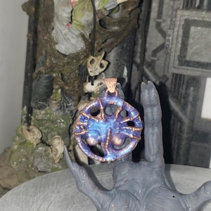 Alien Facehugger Pendant – Bronze Finish with Iridescent UV Resin – 3D Printed – Veteran Made