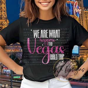 Nous sommes ce qui arrive à Las Vegas Girl's Trip | Faire la fête entre amis jouant aux cartes de poker PNG DTF Sublimation