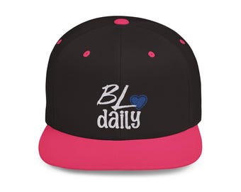 Casquette plate brodée snapback : casquette streetwear urbaine