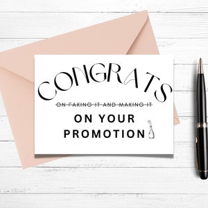 Grappige felicitaties kaart, gefeliciteerd met het faken en maken ervan, promotie gefeliciteerd, collega gefeliciteerd kaart, baas gefeliciteerd kaart,