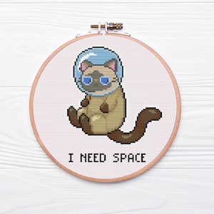 Patrón de punto de cruz "Necesito un gato astronauta" - Descargar PDF