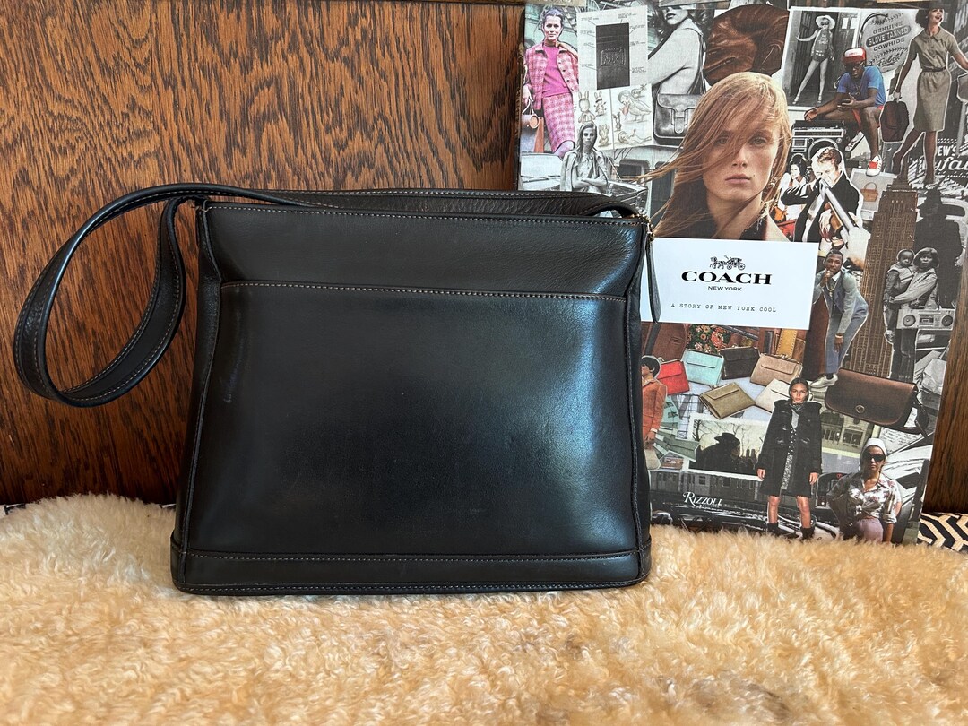 Vintage Coach Change Purse Black がま口 Vintage Coach Black Change Purse With Signature Fabric. | eBay