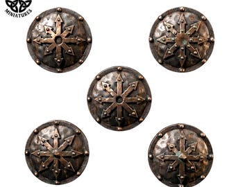 Gehamerde metalen schilden | 28 mm en 32 mm harsonderdelen | Fantasy miniatuuraccessoires | Tabletop RPG & Wargaming