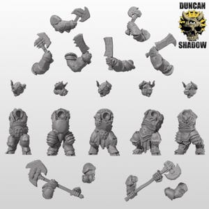 Könnte beinhalten: Eine Sammlung unbemalter Fantasy-Miniaturfiguren, darunter gepanzerte Torso, gehörnte Köpfe und Arme mit Waffen. Die Figuren sind grau und zum Bemalen geeignet. Das Duncan Shadow Logo ist sichtbar.