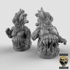Op de afbeelding: Twee grijze, gedetailleerde monsterbeeldjes met grote tanden, een getextureerde huid en uitgebreide hoofdkammen. De figuren hebben een dreigende uitstraling, met uitgestrekte armen. Het Duncan Shadow-logo is rechtsonder zichtbaar.
