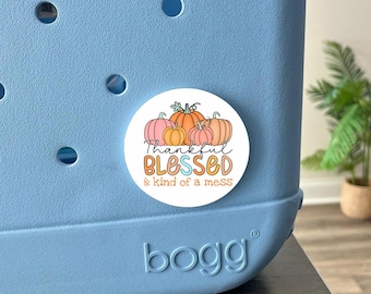 Thankful, Blessed & Kind of a Mess Bogg Taschenanhänger, Herbst Vibes, saisonale Geschenke, Herbstliebhaber