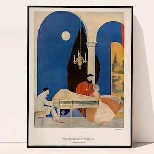 Puede incluir: Un póster vintage que representa una escena de un hombre tocando un clavicémbalo en una habitación con una mujer y otro hombre de pie cerca. La habitación está decorada con una lámpara de araña y una gran ventana con vista a una noche de luna llena. El póster se titula "La Sonata de la Luna" por "Arno Meyer".